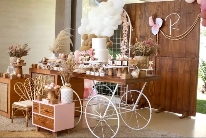 Madera y rosa, en una fiesta